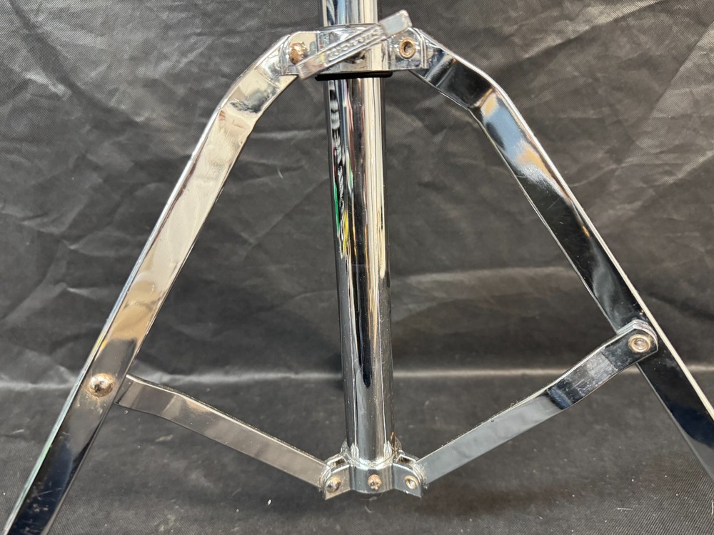 Ludwig straight cymbal stand. Solid,3 pc model functions great, looks good.