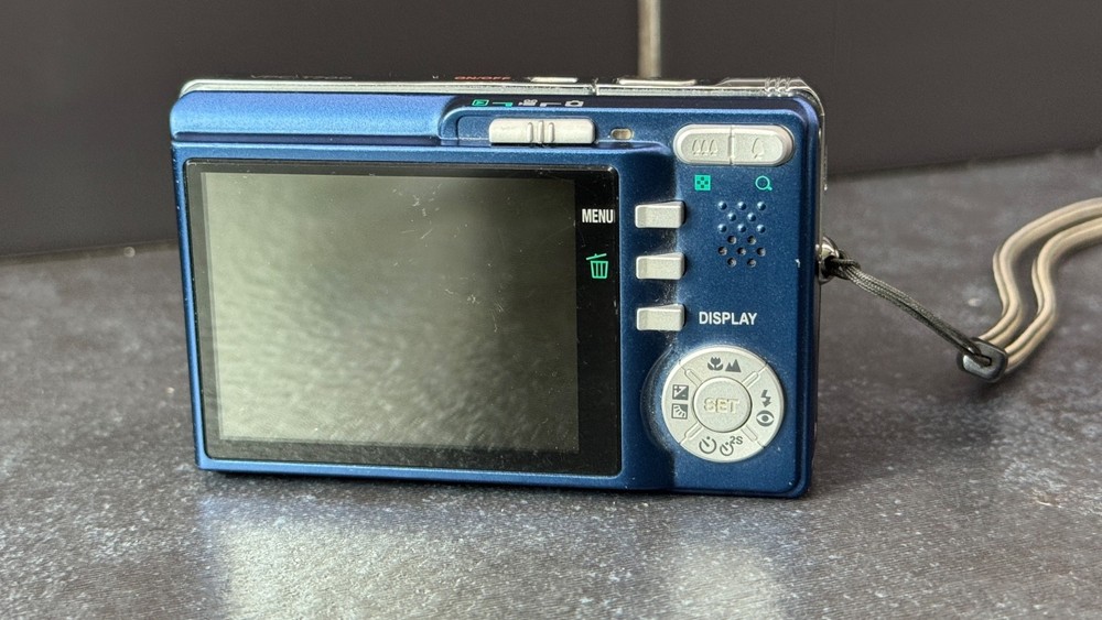 Sanyo VPC-T700EX 7.0MP Digital Camera - Blue