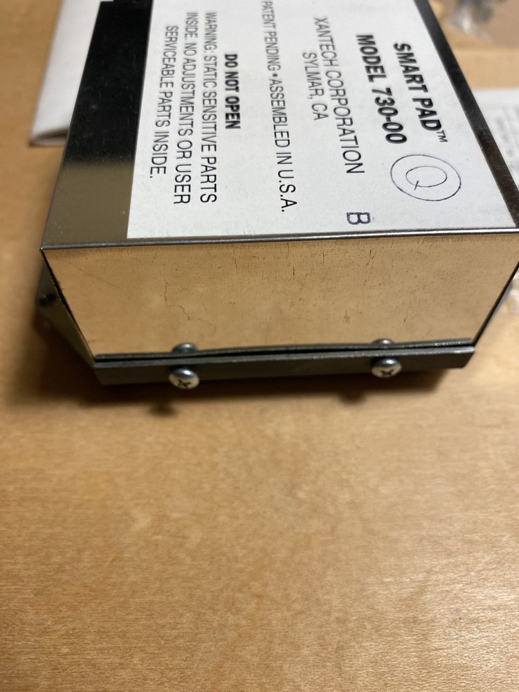 XANTECH SMART PAD MODEL 730-00 WHITE WALL MOUNTED PROGRAMMABLE IR CONTROLLER