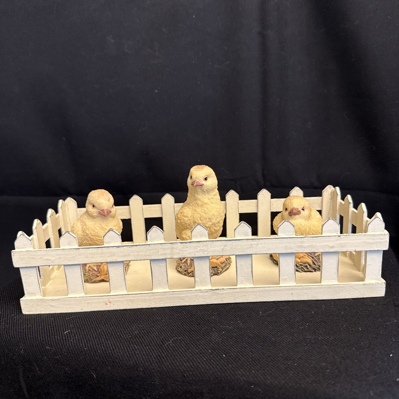Baby Chick Farmhouse Decor, With Three Baby Chicks