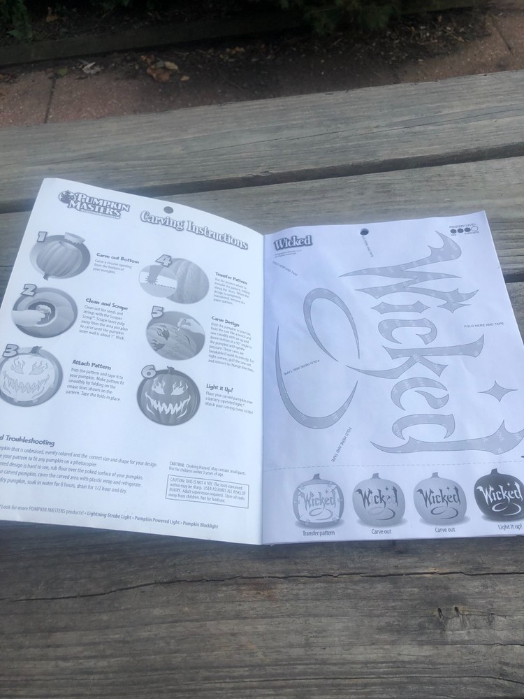 2012 Pumpkin Masters 17 Piece Halloween Carving Kit 12 Patterns 5 Tools