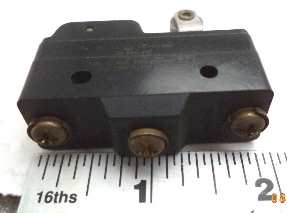 Micro Switch BZ Series 125V 15A Roller Lever Large Basic Switch p/n BZ-2RW822-A2