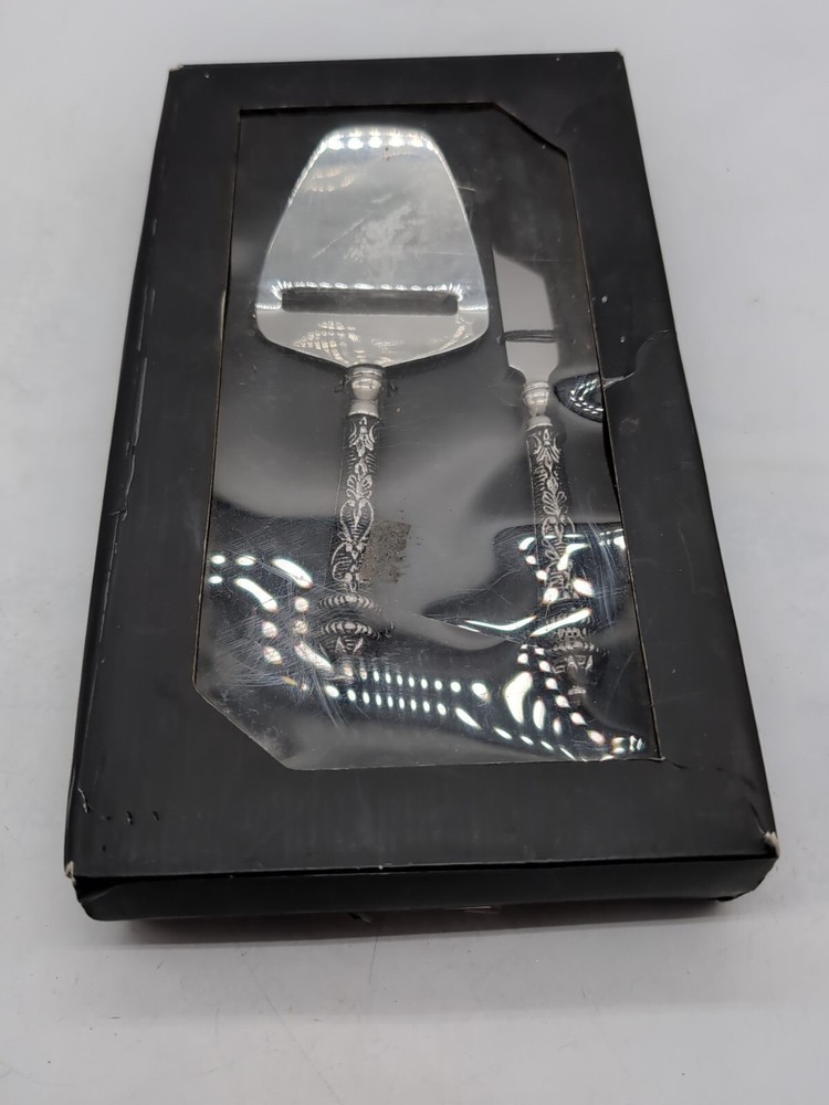 Cynthia Rowley 2 piece wedding cake serving set