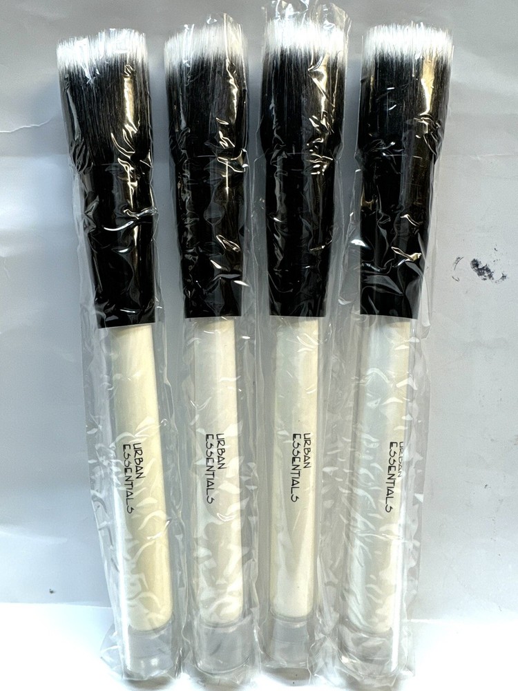 4 urban essentials makeup brushes