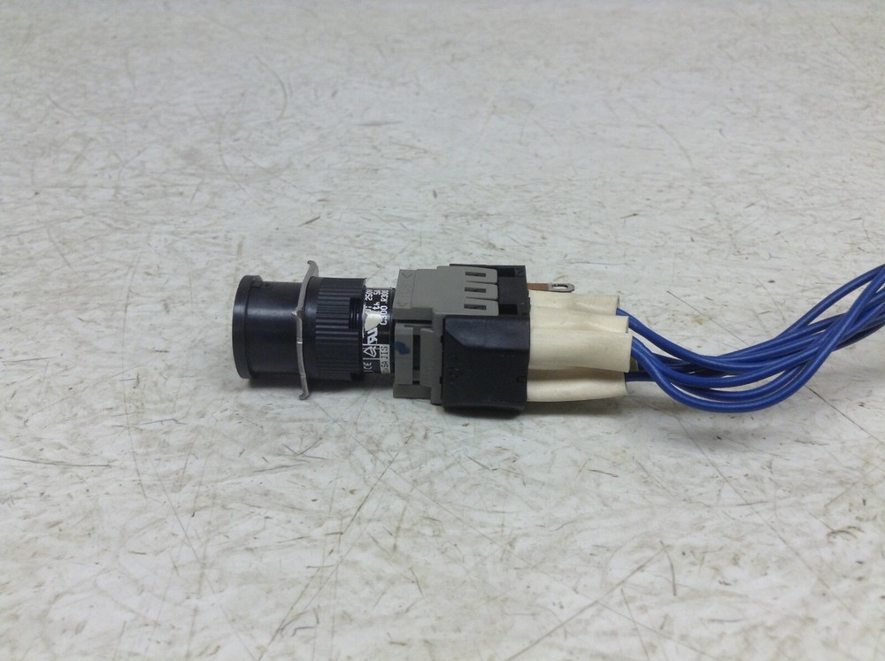 Fuji Electric AH165-JM2AA Key Selector Switch AH165JM2AA (TSC)