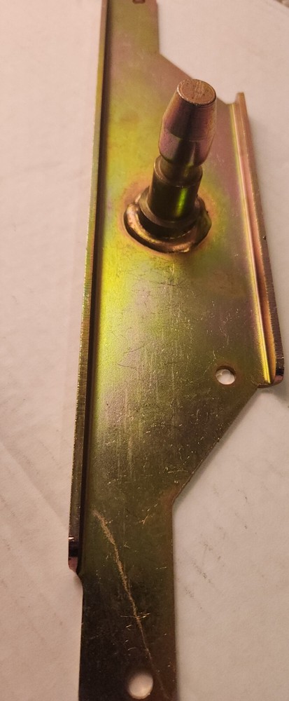 Bracket for carpet extractor vacuum shoe. Fits NILFISK/ADVANCE/CLARKE