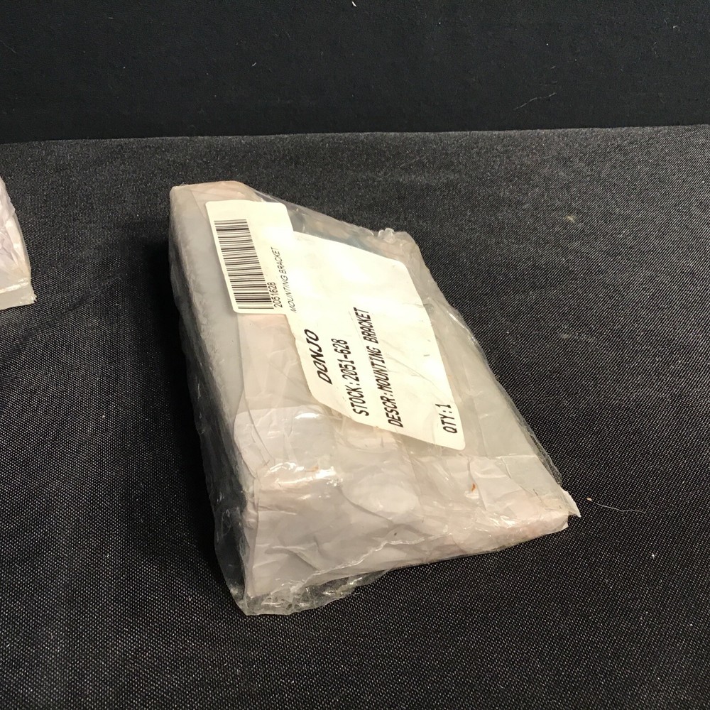 Don Jo Mounting Bracket For Stop Mounted Hardware PN: 2051-628 *KB*