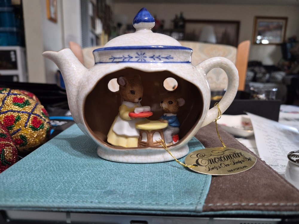 1976 Enesco Tea Pot House