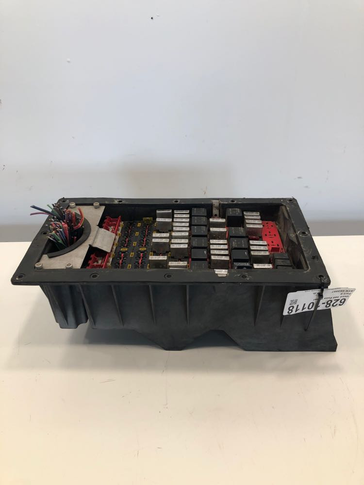 2013 Peterbilt 386 Fuse Panel (628-10118)