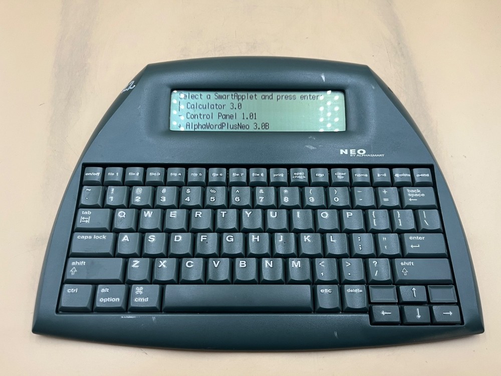 Alphasmart NEO Portable Word Processor Tested