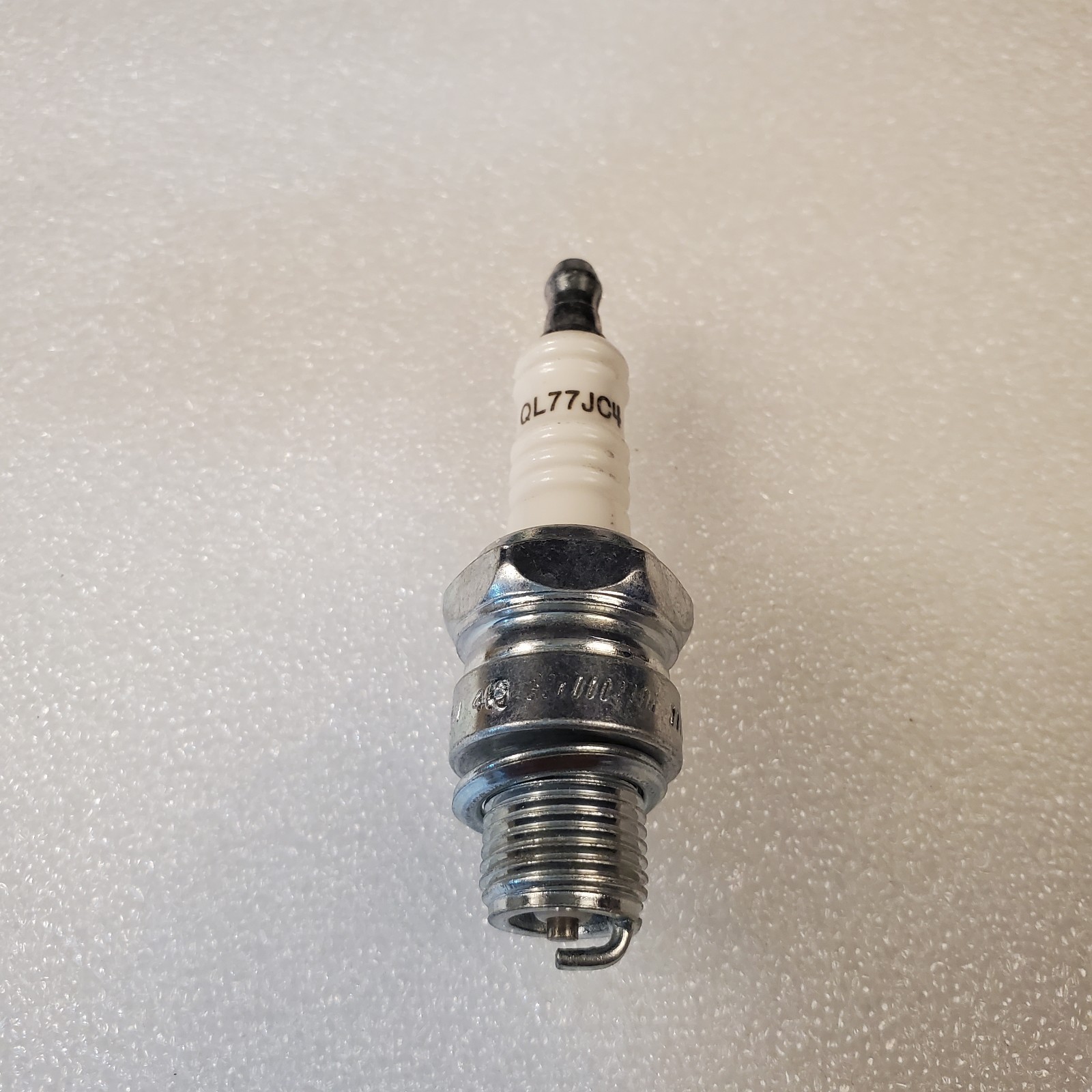 (6 Pack) Champion Spark Plugs 828M / QL77JC4 Marine - Copper Core, Nickel Alloy