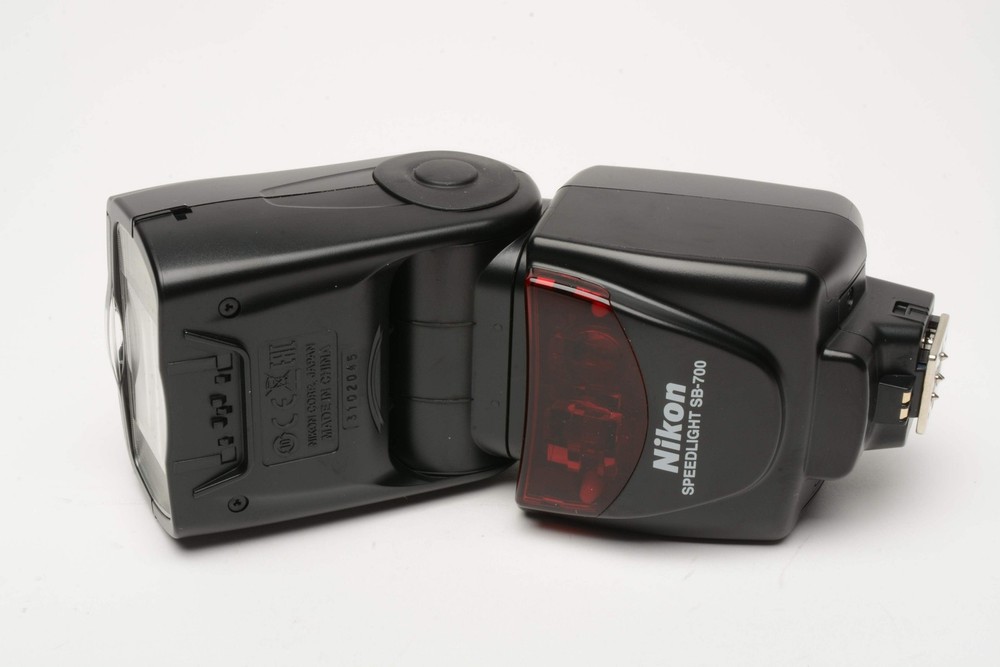 Nikon SB-700 Speedlight flash, Mint-, filters, stand, diffuser, Great!