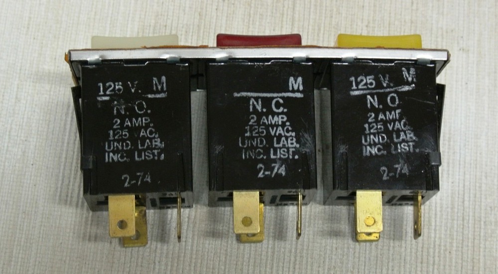 10 pcs. UND. LAB. INC. Electric Forward - Stop - Reverse Switch - Control 125VAC