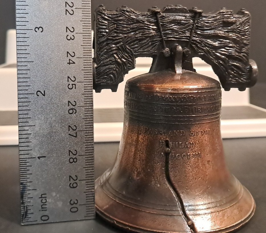 Philadelphia Liberty Bell replica bell 3 1/2 inch high