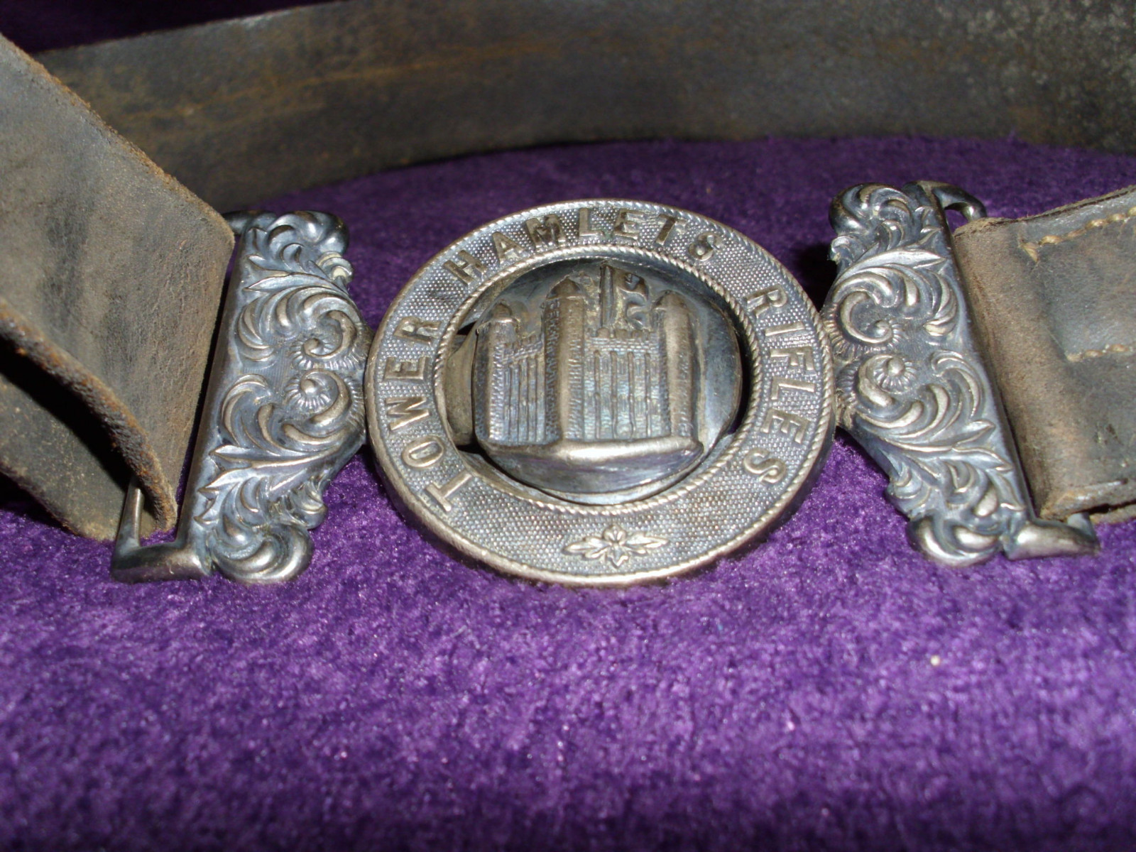 RARE VICTORIAN SILVER TOWER HAMLETS RIFLES OFFICERS BELT BUCKLE & BELT/MILITARIA