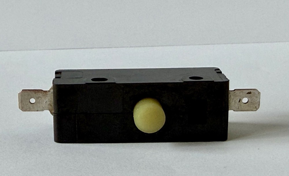 CHERRY E14 25A NORMALLY OPEN SNAP ACTION PUSHBUTTON SWITCH 125/250 VAC