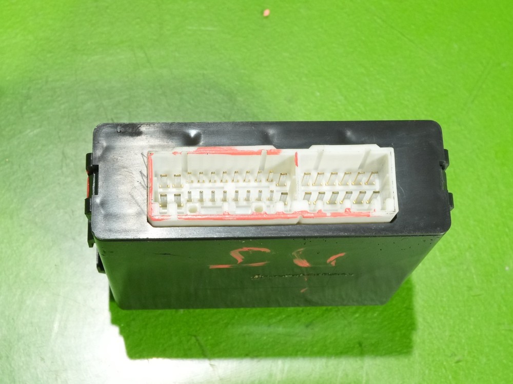 01-05 IS300 OEM 89730-53060 theft warning control computer relay