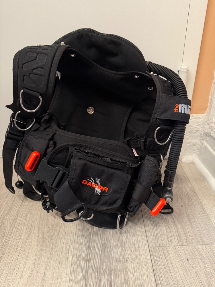 Dacor the Rig 2  BCD scuba diving size small fits medium too