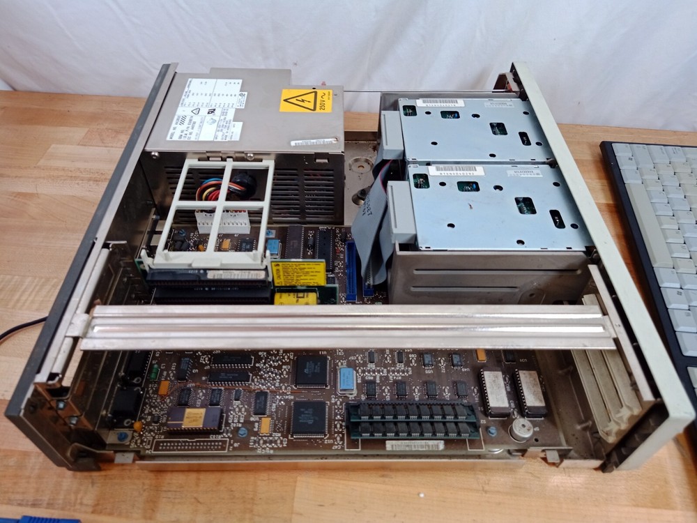 Vintage IBM Personal System/2 Model 30 Desktop Computer 8530-002 Basic 1.1