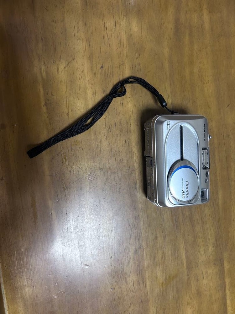 FUJIFILM FINEPIX A210 シルバー 乾電池式