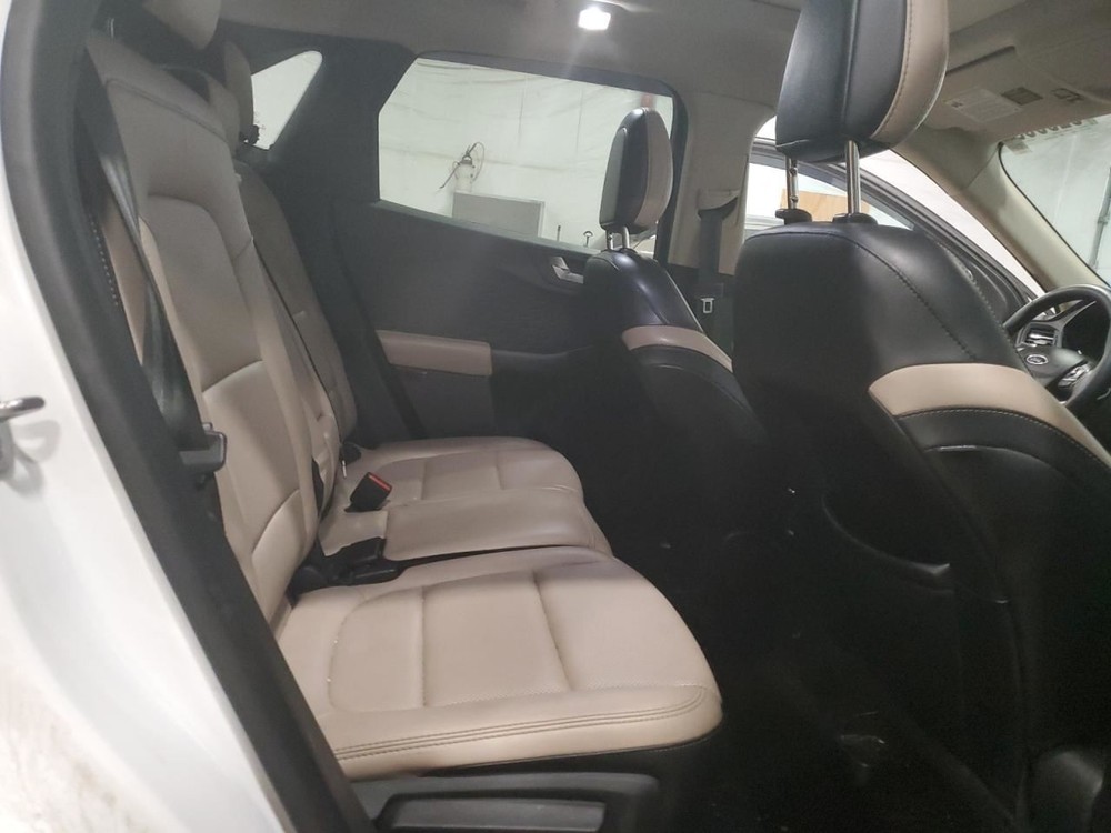 ESCAPE 2020 Glove Box 2092305