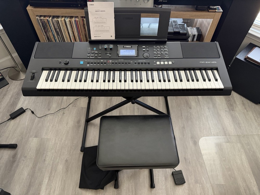 Yamaha PSR-EW425 76-note Touch Sensitive Keys Digital DJ Keyboard Bundle - Mint!