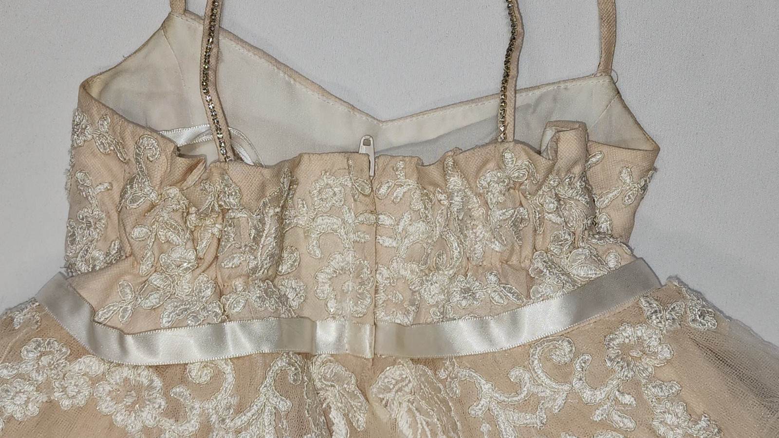 $180 Davids Bridal Ivory Floral Applique Spaghetti Strap Flower Girl Dress Sz 4