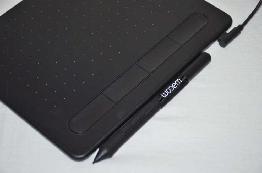 Wacom Intuos CTL-4100 Small Drawing Tablet - Black