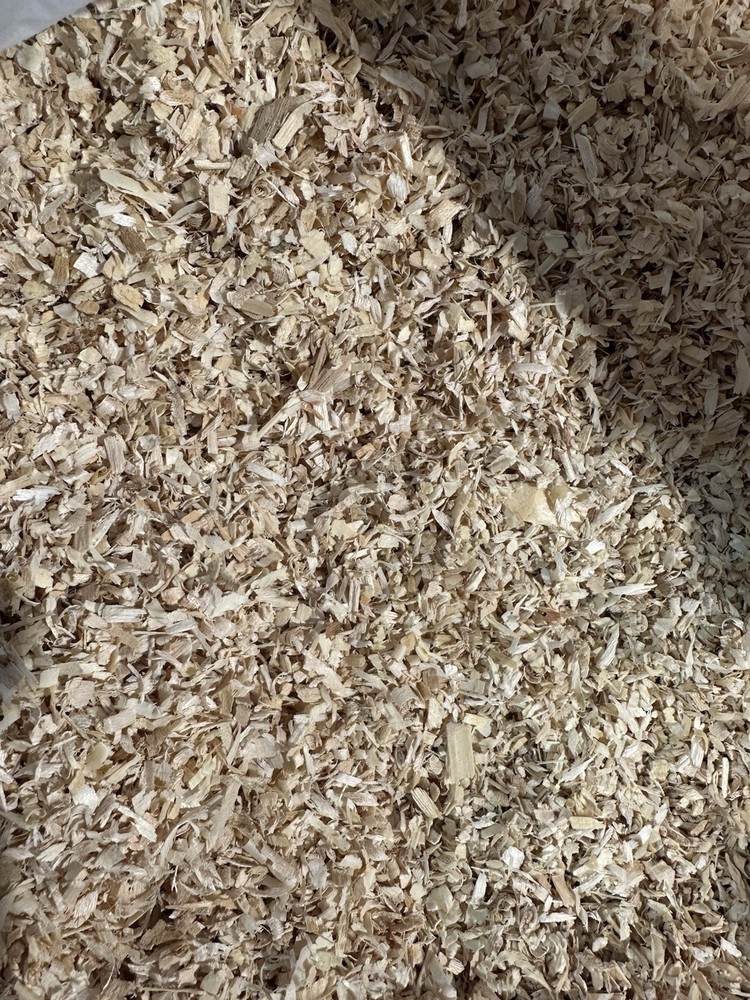 Dry Pine Shavings for pet bedding 8 Lbs