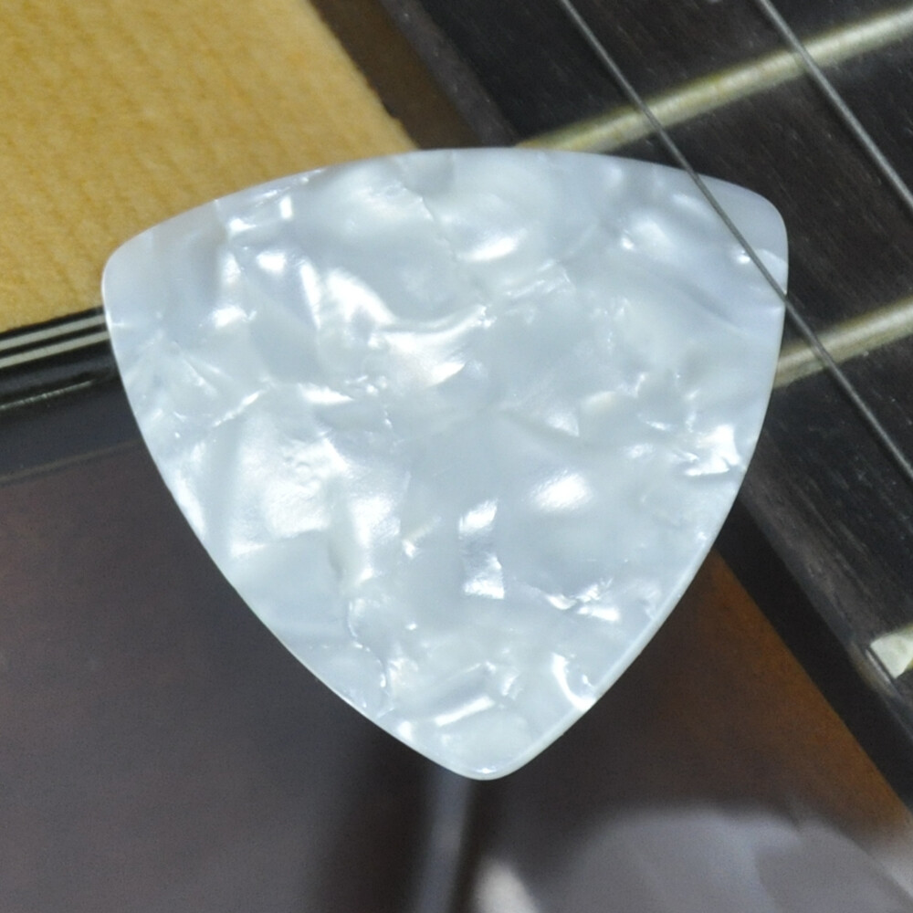 100pcs/lot White Pearl 0.71mm Medium Big Rounded Triangle Celluloid Guitar Picks