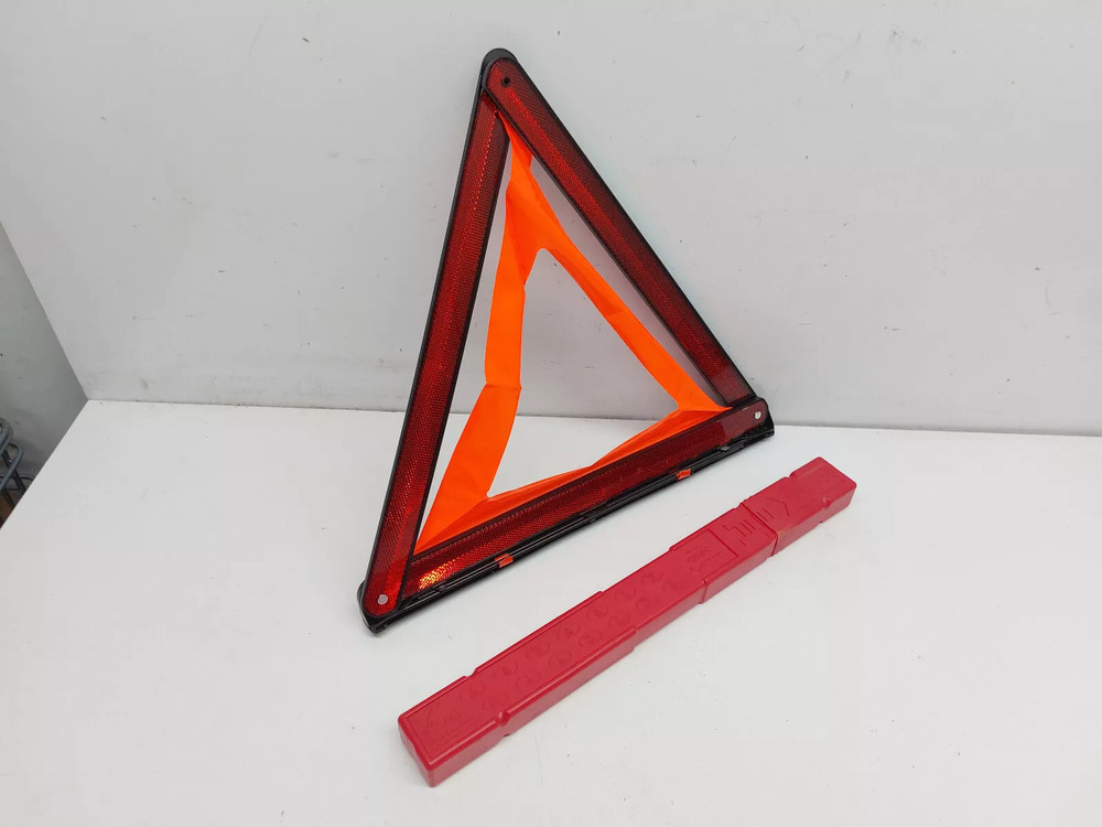 BMW X1 E84 EMERGENCY HAZARD WARNING TRIANGLE 2011 6770487