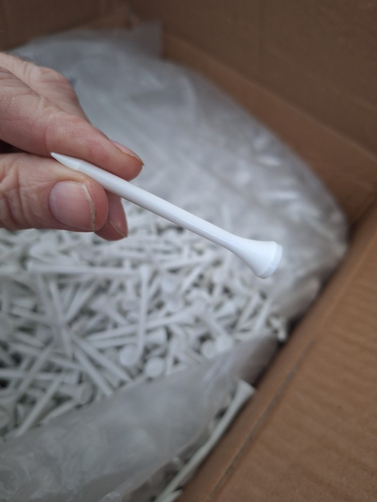 200 2 3/4" Plastic Tees