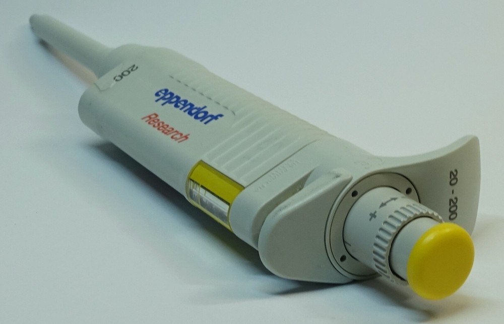 Eppendorf Research 200 Variable Pipette 20-200uL; Clean & Accurate