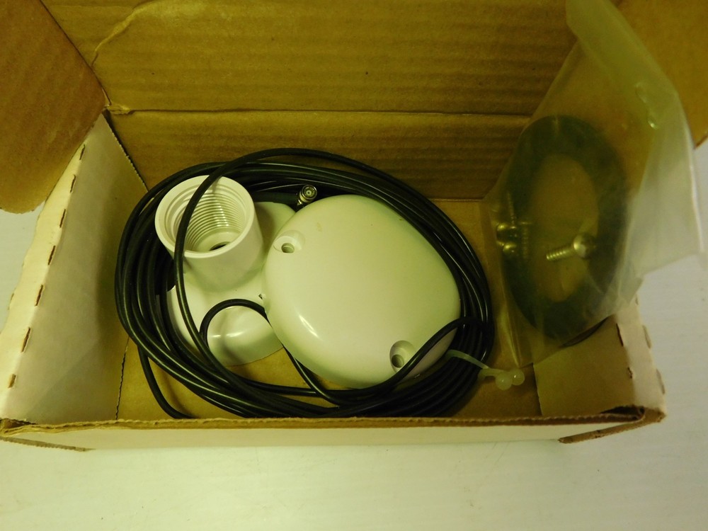 LOW PROFILE SMB ANTENNA KIT MODEL 19044 (NYG44)