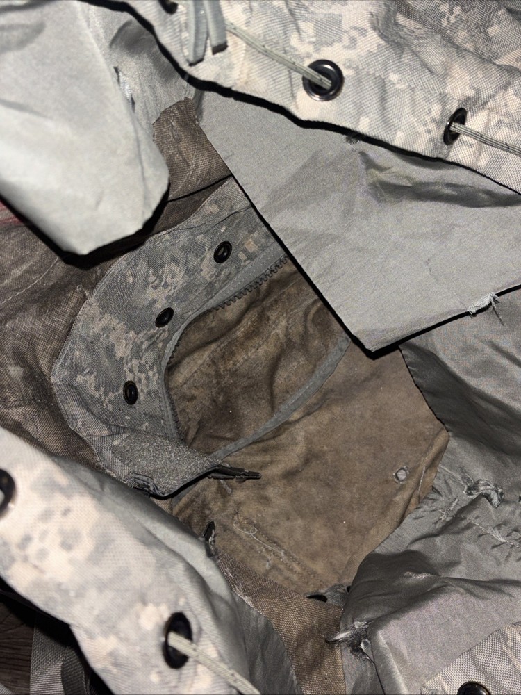 Complete Rucksack Backpack ACU Large Version MOLLE II Straps Need Reentry