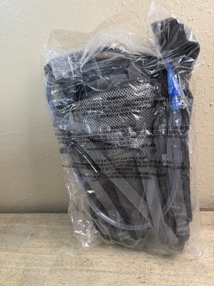 New Bass Pro Shops Eclipse 2.0L Hydration Pack for Hiking