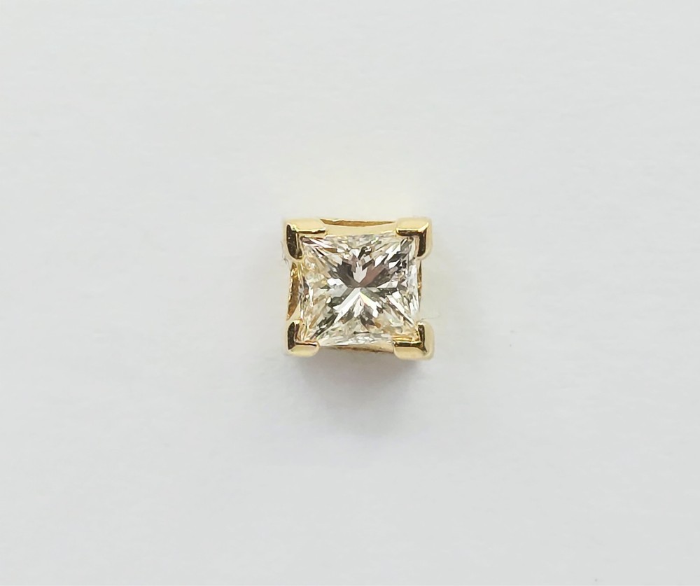 Beautiful 18K Solid Yellow Gold Single Princess Cut White Diamond Stud Earring