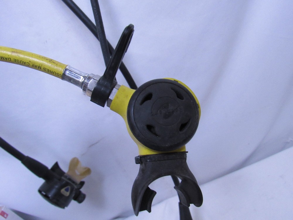 oceanic octopus glo DATA PLUS dive computer , regulators