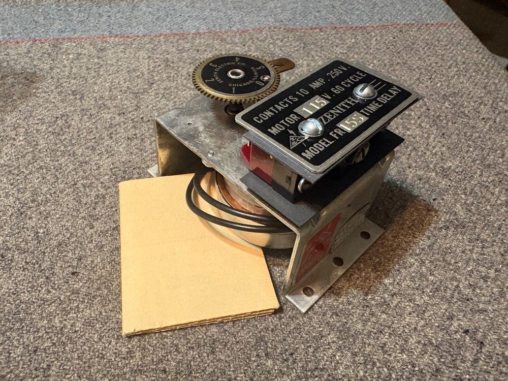 Zenith automatic Reset Timer Model FR 15S Time Delay Motor 115V 60 Cycle 10A250V