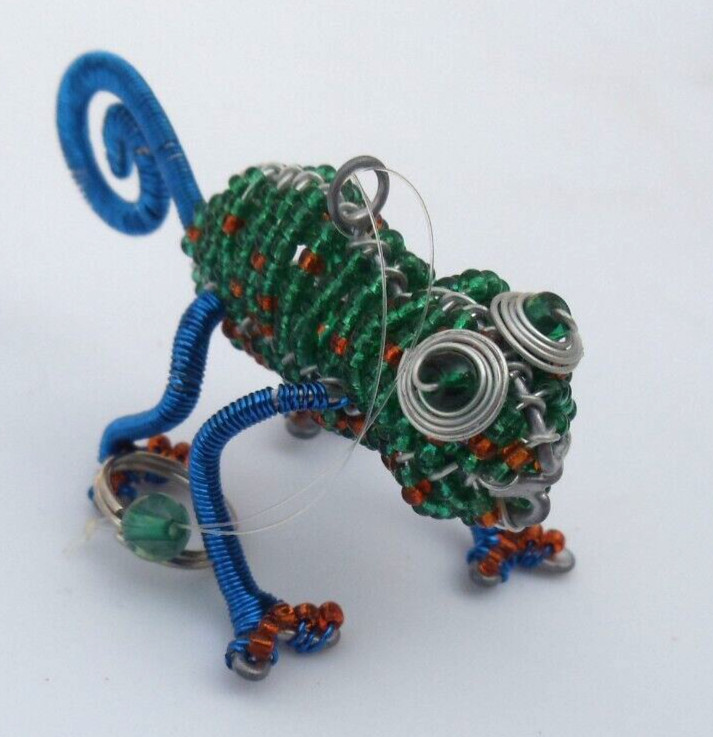 Beaded land: Miniature Hanging Chameleon