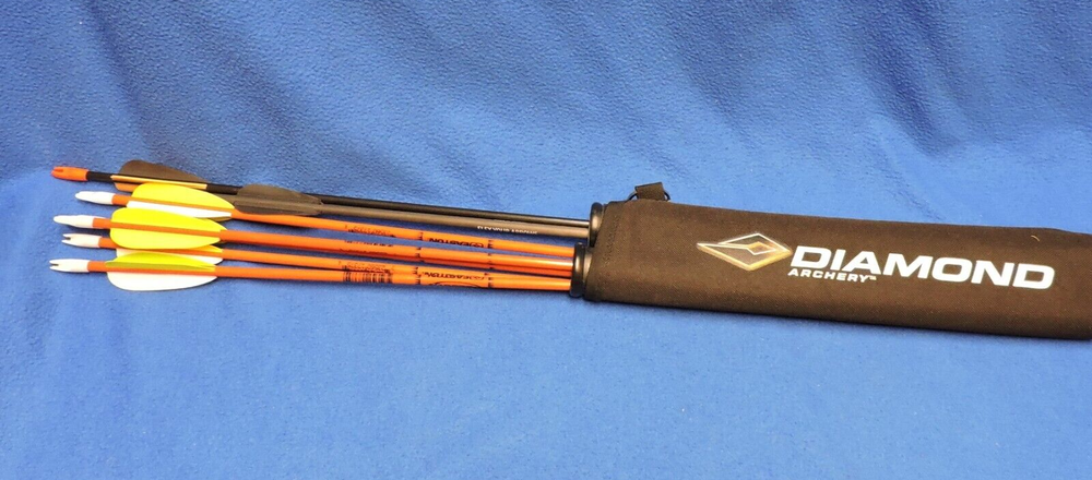 Diamond Archery Youth Quiver plus 7 Arrows