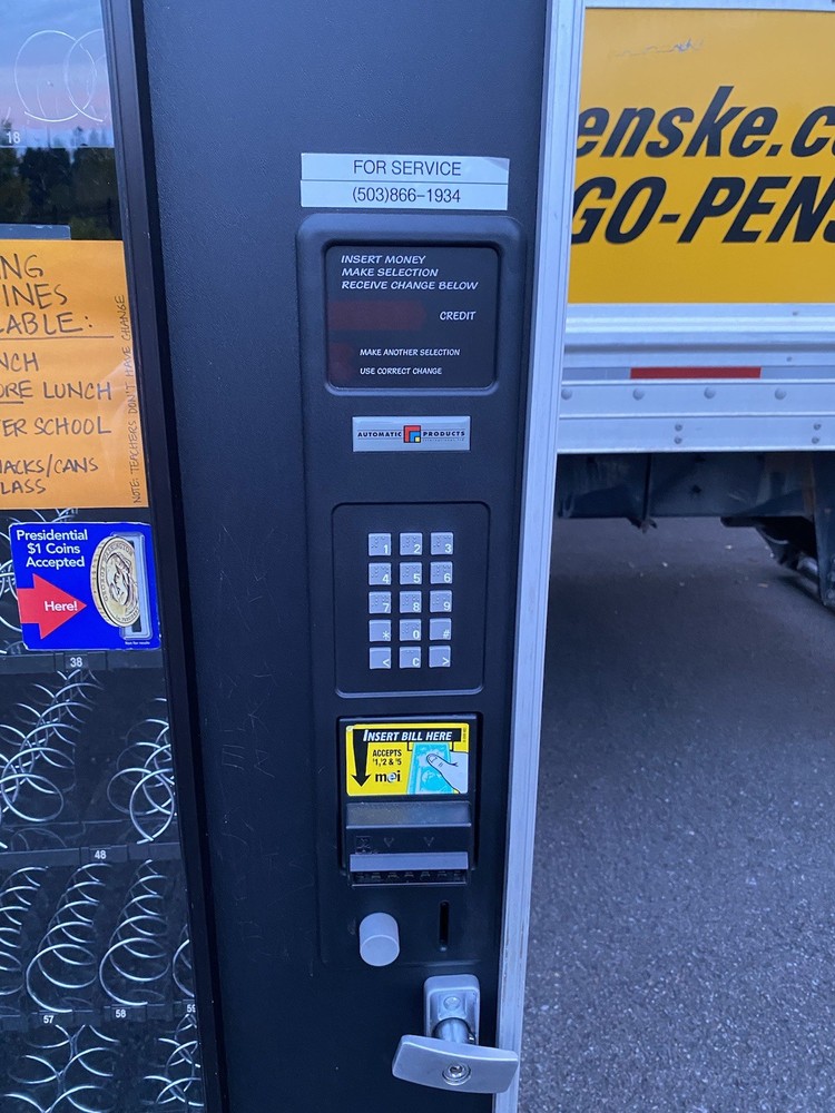 Automated Products Snack Vending Machine