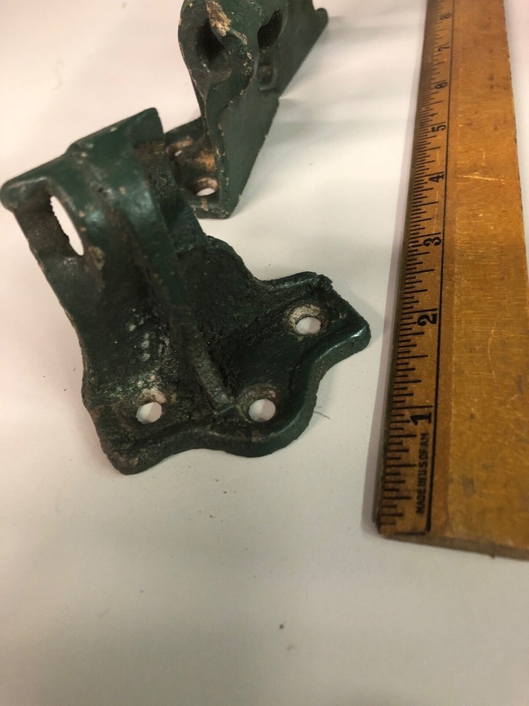 3 pieces cast iron shutter brackets (3499)