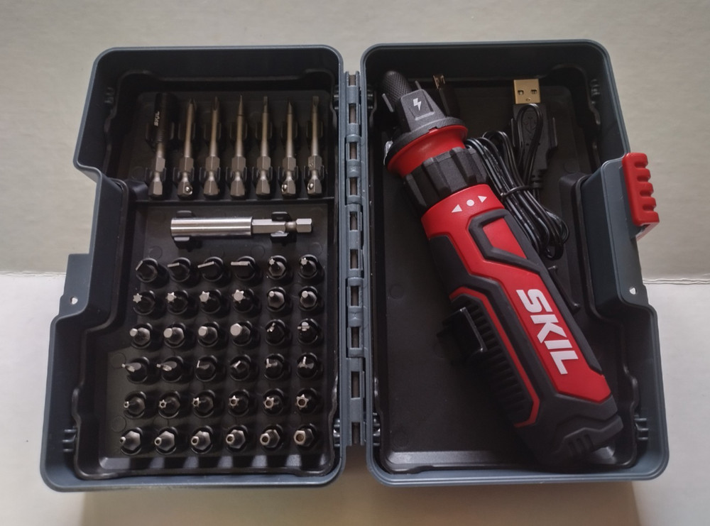 NIB SKIL Rechargeable 4V Cordless Screwdriver w/Circuit Sensor Technology + Bits