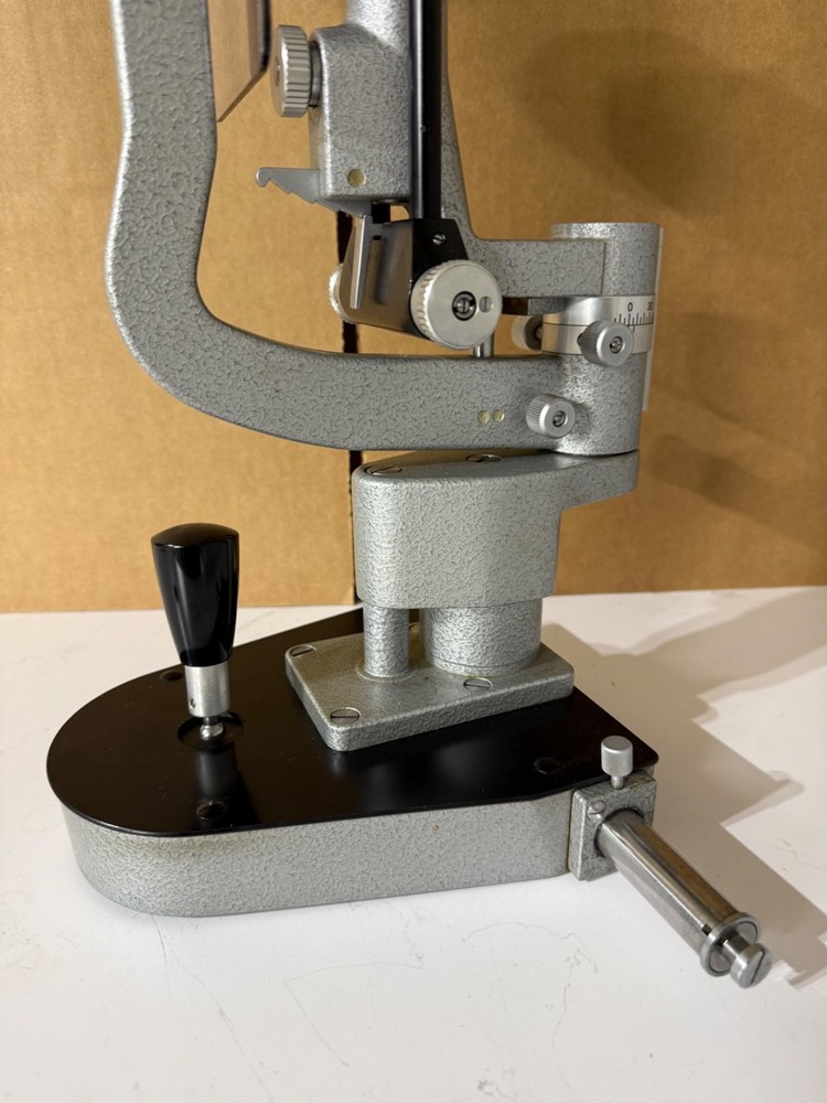 Haag Streit 900 Slit Lamp