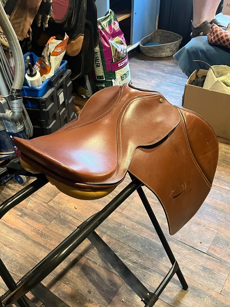Hunter Jumper Saddle - 18 Inch
