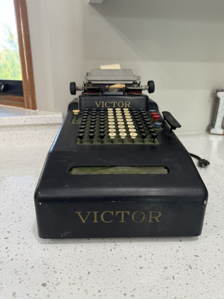 Antique Victor Adding Machine Co. Model 200, Cir 1921-22 Chicago, IL.