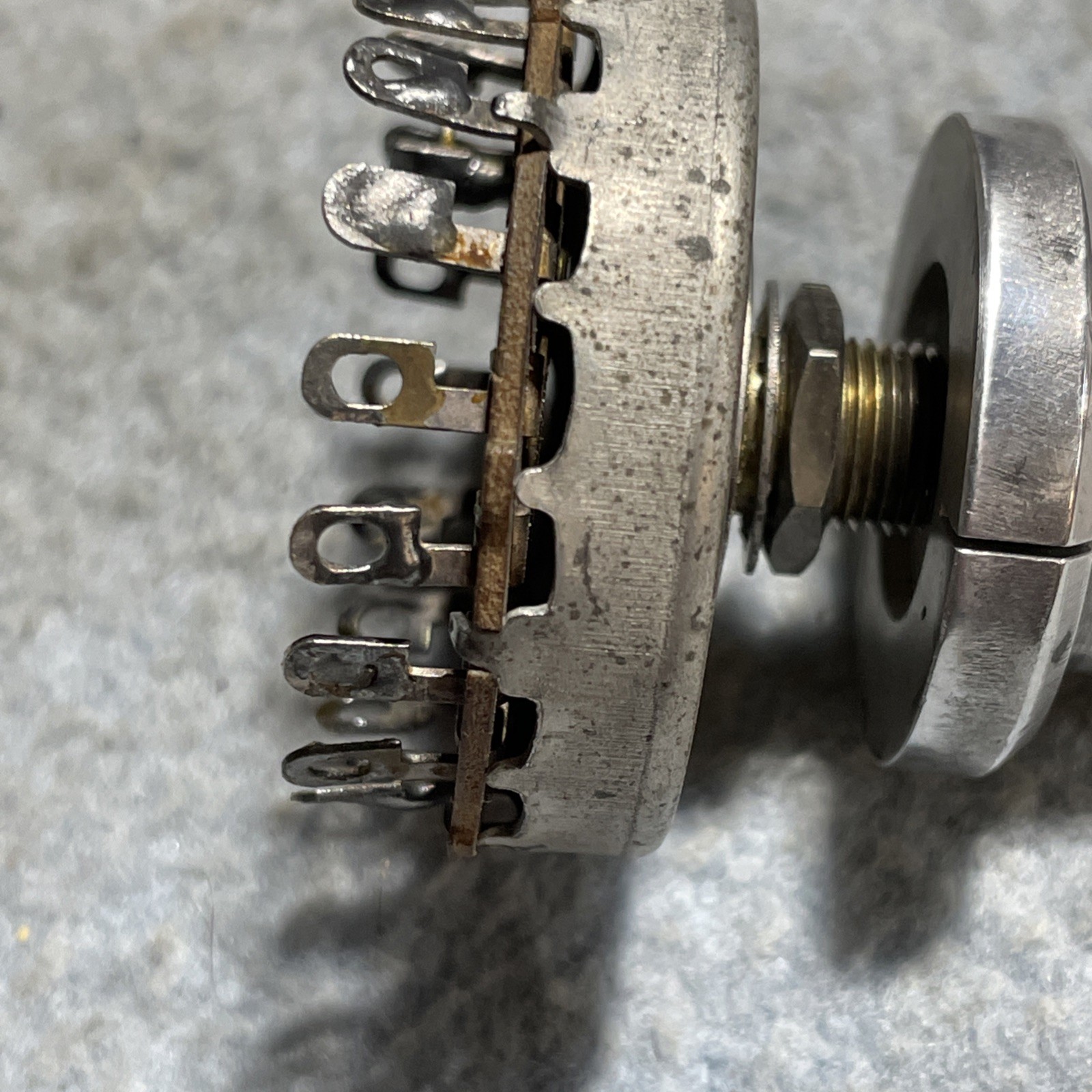 ( one) Vintage Mallory Rotary Switch, 17 Position Shorting With Knob Test Good