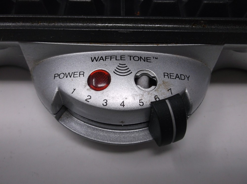 VillaWare Electric Waffle Maker Model 2001