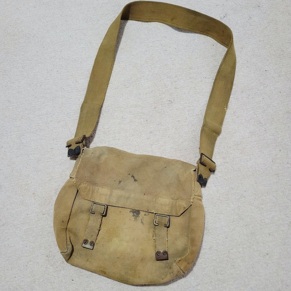 WW1 1918 - BRITISH ARMY WEBBING SMALL PACK BAG WITH STRAP 1908 PATTERN MOUNTED